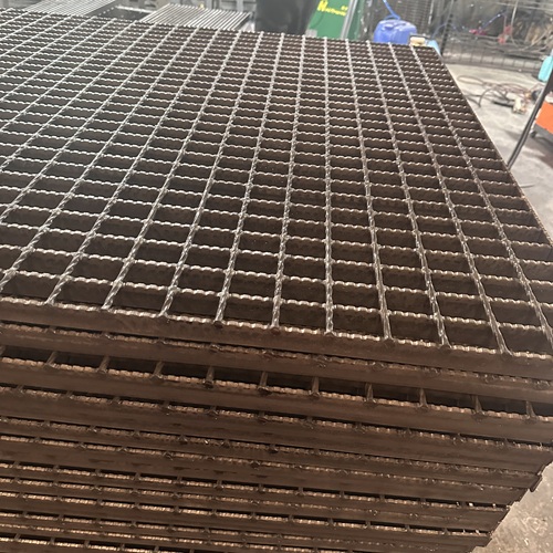 礦山作業(yè)平臺鋼格板用途與耐磨特性